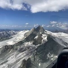 Flugwegposition um 12:45:36: Aufgenommen in der Nähe von Gemeinde Heiligenblut, 9844, Österreich in 3507 Meter